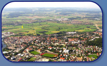 Die Stadt Cham südlich der Fluplatz Cham-Janahof
